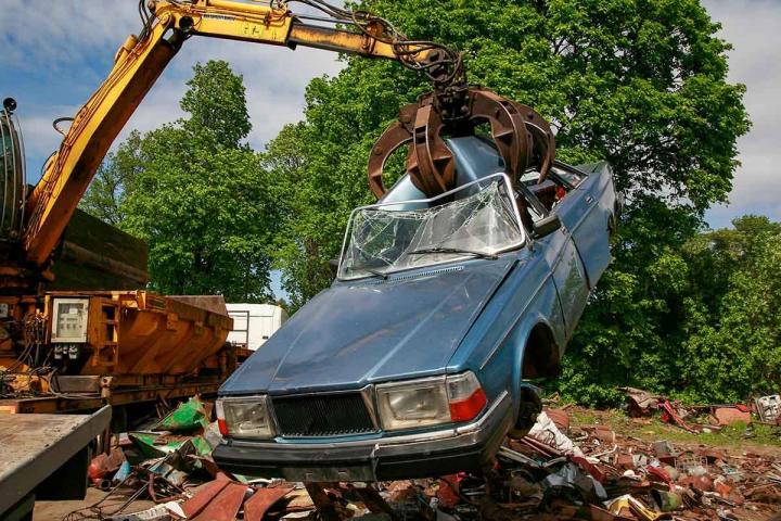 Recyclez intelligemment vos voitures usagées avec notre service de casse automobile.